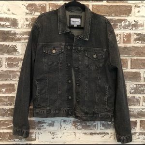 Goodfellow Men’s Black stonewashed Trucker Jacket. Size Large